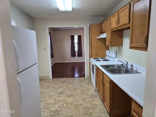 1308 East Chilhowie Avenue, Johnson City, TN 37601