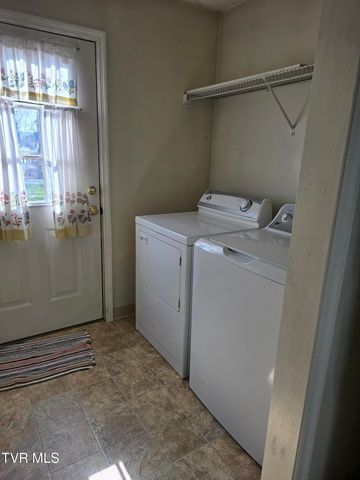 1308 East Chilhowie Avenue, Johnson City, TN 37601