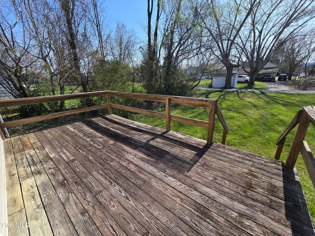 1308 East Chilhowie Avenue, Johnson City, TN 37601