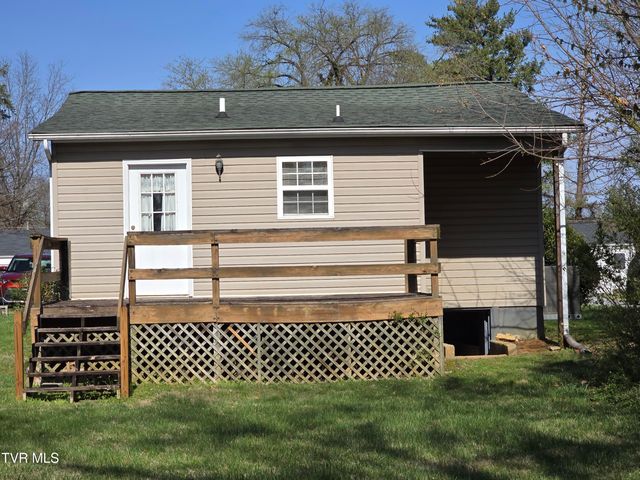 1308 East Chilhowie Avenue, Johnson City, TN 37601