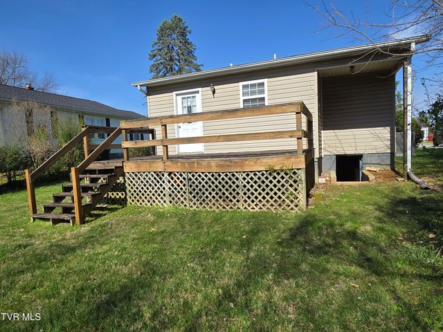 1308 East Chilhowie Avenue, Johnson City, TN 37601