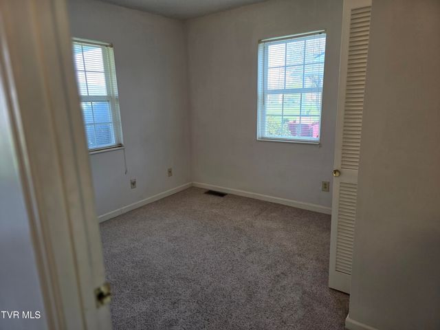 1308 East Chilhowie Avenue, Johnson City, TN 37601