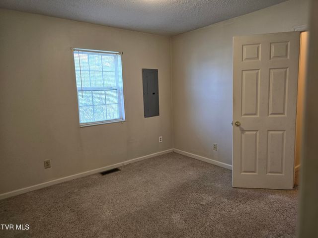 1308 East Chilhowie Avenue, Johnson City, TN 37601