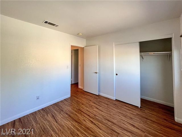 3553 Lazy Sun Lane, Las Vegas, NV 89147