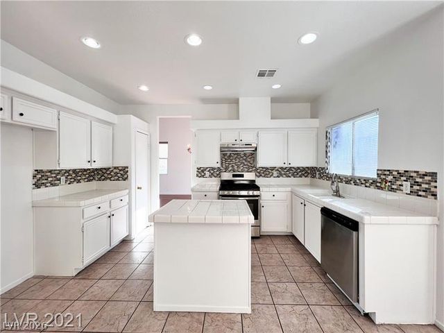 3553 Lazy Sun Lane, Las Vegas, NV 89147