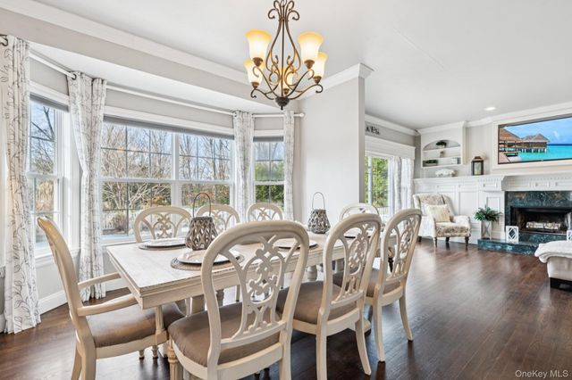 7 Brittany Court, Ridge, NY 11961