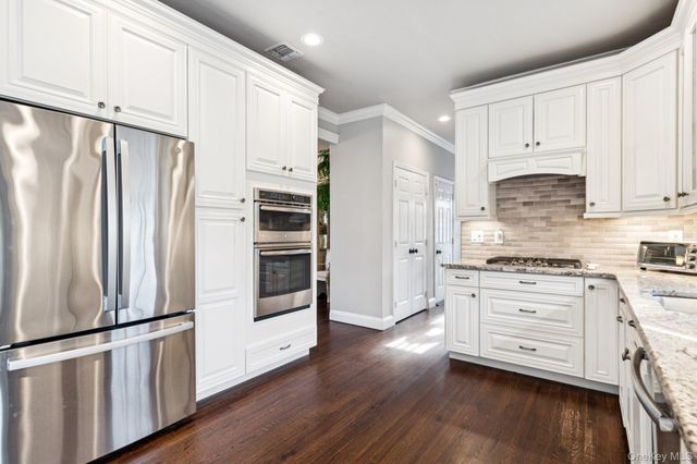 7 Brittany Court, Ridge, NY 11961