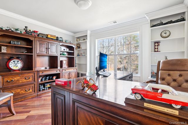 7 Brittany Court, Ridge, NY 11961