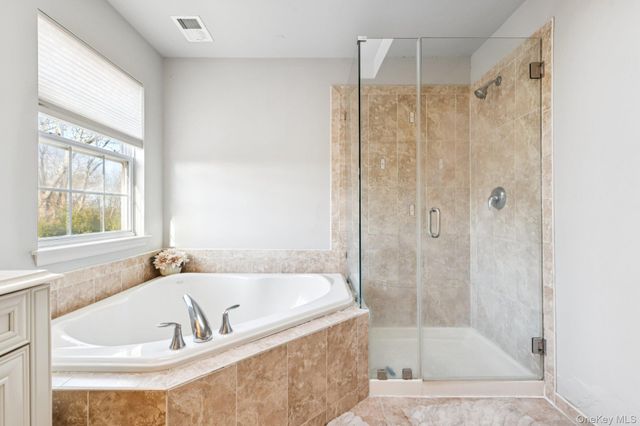 7 Brittany Court, Ridge, NY 11961