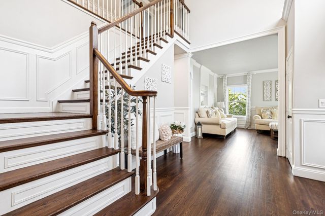 7 Brittany Court, Ridge, NY 11961