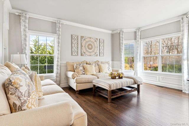 7 Brittany Court, Ridge, NY 11961