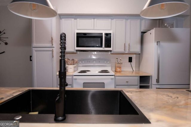 1384 Old Coach Road SW, Marietta, GA 30008
