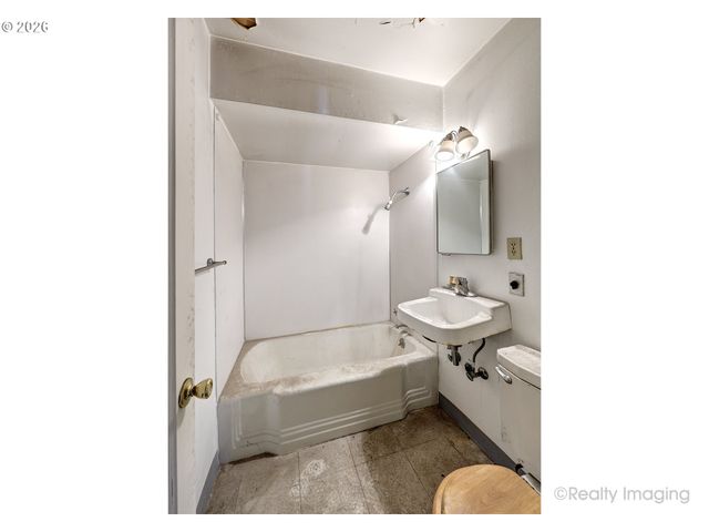 7024 Ne PRESCOTT St, Portland, OR 97218