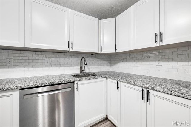 1251 Guelbreth Lane 211, St Louis, MO 63146