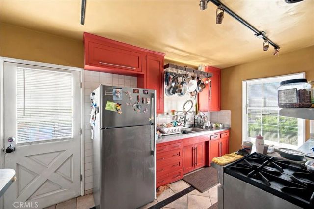 1826 Wellington Road, Los Angeles, CA 90019