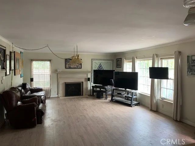 1826 Wellington Road, Los Angeles, CA 90019