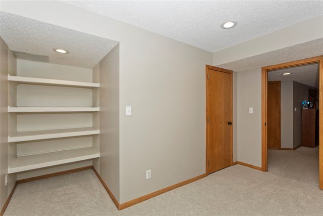 10201 Hickory Lane, Urbandale, IA 50322