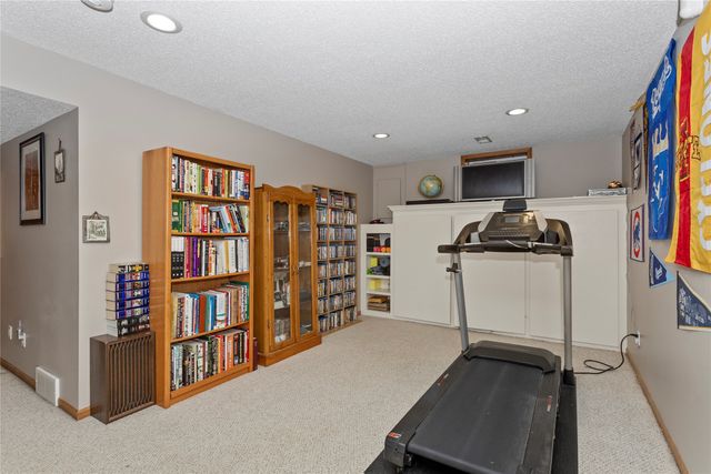 10201 Hickory Lane, Urbandale, IA 50322