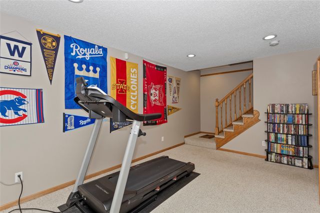 10201 Hickory Lane, Urbandale, IA 50322