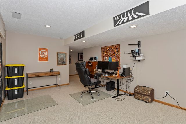 10201 Hickory Lane, Urbandale, IA 50322