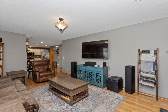 10201 Hickory Lane, Urbandale, IA 50322