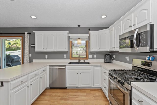 10201 Hickory Lane, Urbandale, IA 50322