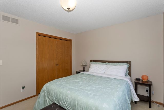 10201 Hickory Lane, Urbandale, IA 50322