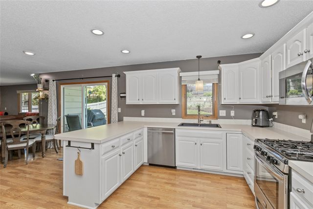 10201 Hickory Lane, Urbandale, IA 50322