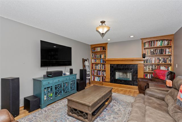 10201 Hickory Lane, Urbandale, IA 50322