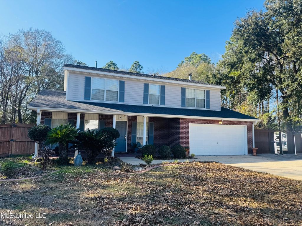 5 N Lakeview Drive, Ocean Springs, MS 39564