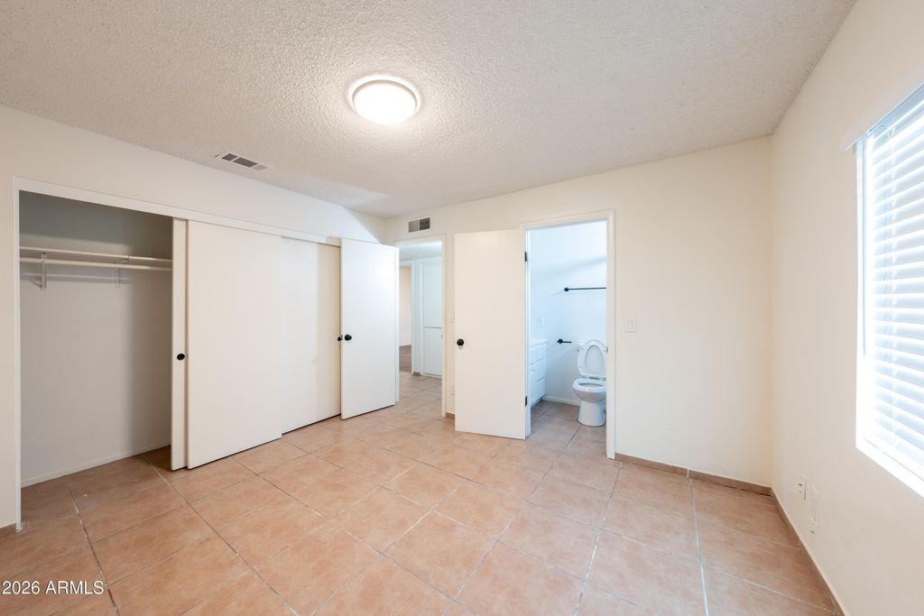 Image 10 of property listing at 2223 N 47TH Avenue, Phoenix, AZ 85035