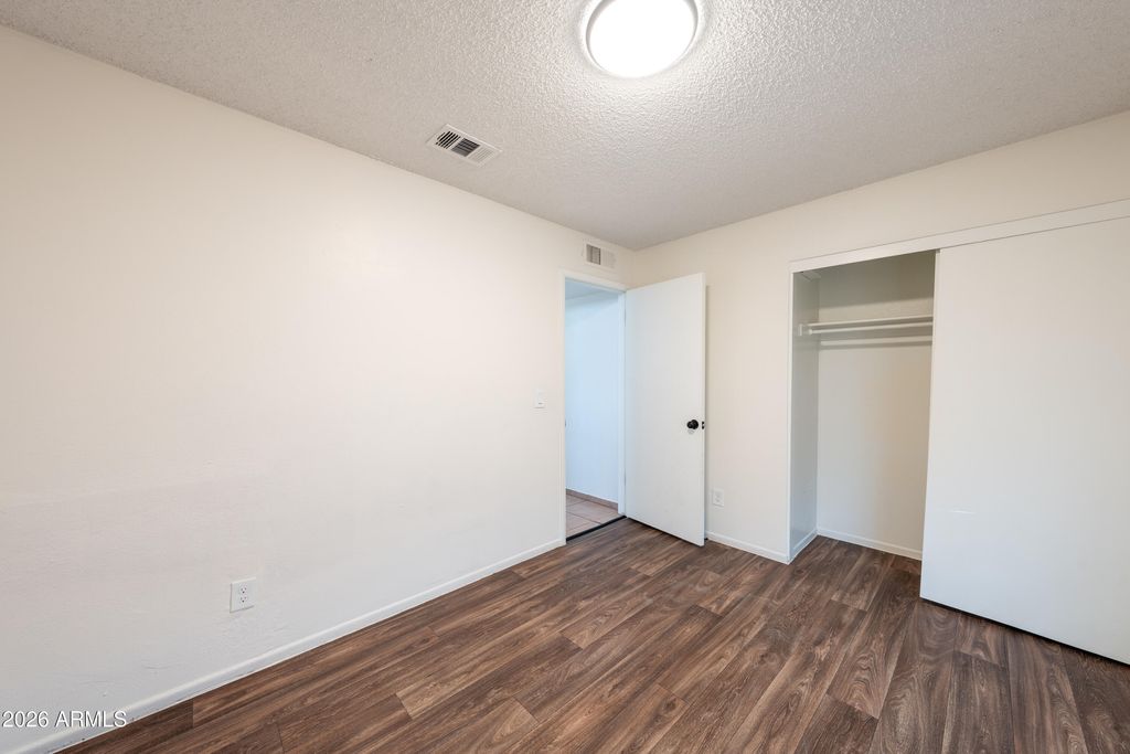 Image 13 of property listing at 2223 N 47TH Avenue, Phoenix, AZ 85035