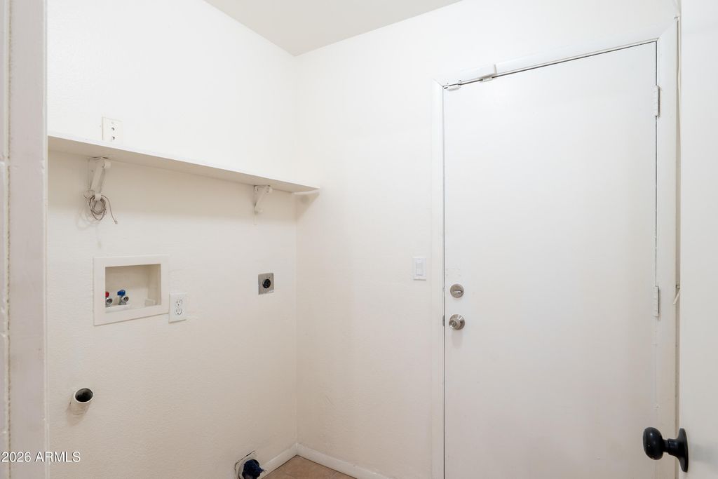 Image 16 of property listing at 2223 N 47TH Avenue, Phoenix, AZ 85035