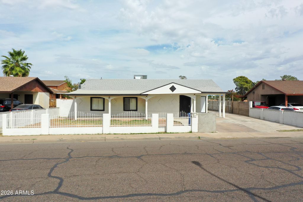 Image 2 of property listing at 2223 N 47TH Avenue, Phoenix, AZ 85035