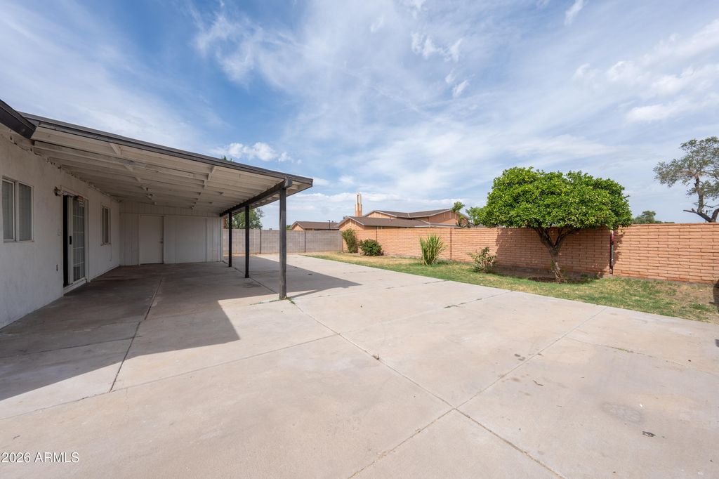 Image 20 of property listing at 2223 N 47TH Avenue, Phoenix, AZ 85035