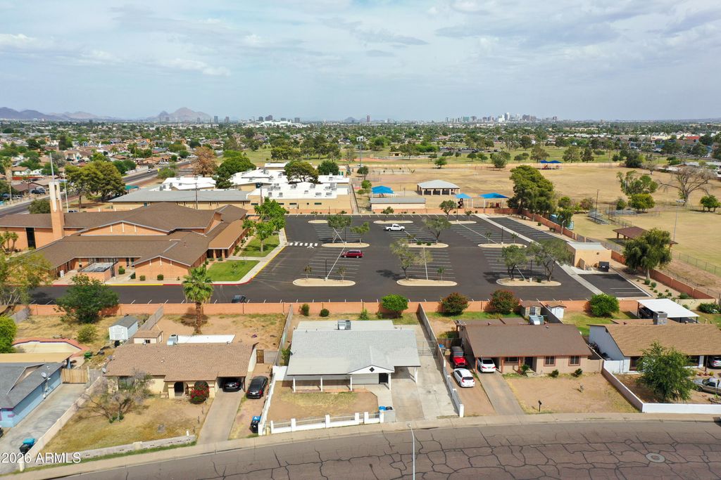 Image 24 of property listing at 2223 N 47TH Avenue, Phoenix, AZ 85035