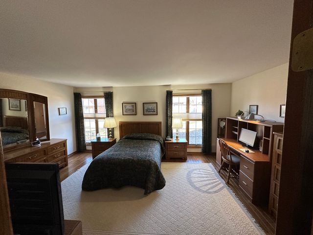 28 Queens Court 28, Westchester, IL 60154