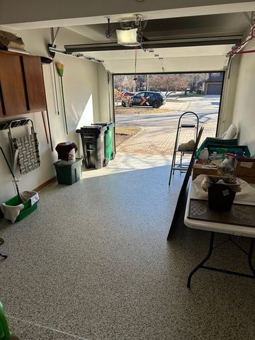 28 Queens Court 28, Westchester, IL 60154