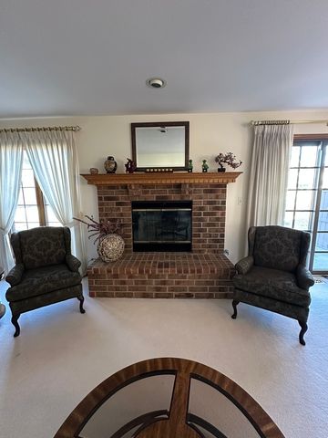 28 Queens Court 28, Westchester, IL 60154