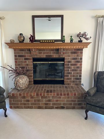 28 Queens Court 28, Westchester, IL 60154