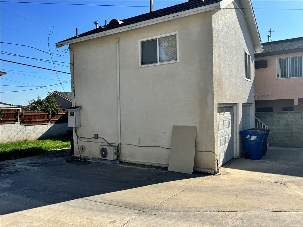 Image 5 of property listing at 710 Bradshawe, Los Angeles, CA 90022