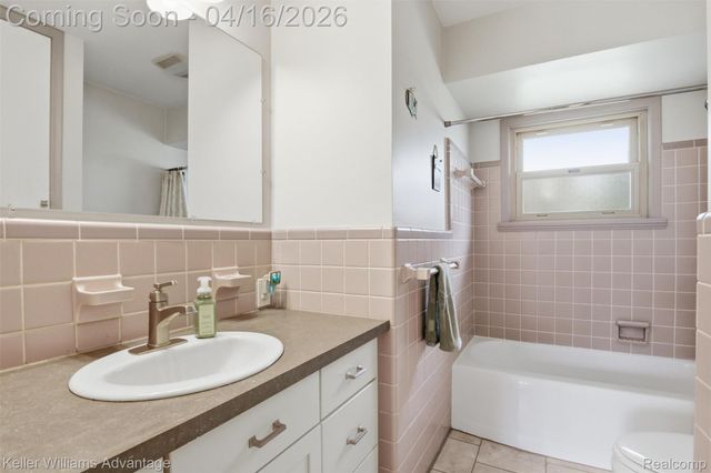 23632 Wesley Drive, Farmington, MI 48335