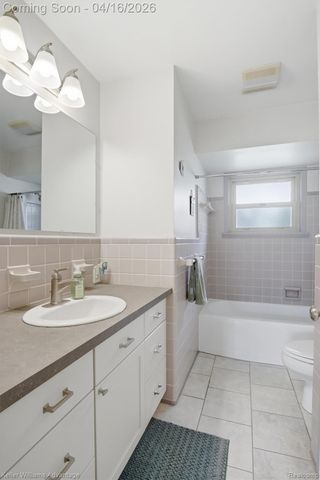 23632 Wesley Drive, Farmington, MI 48335