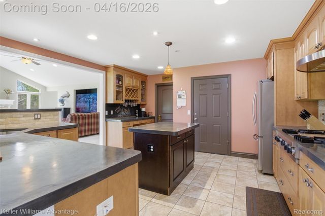 23632 Wesley Drive, Farmington, MI 48335