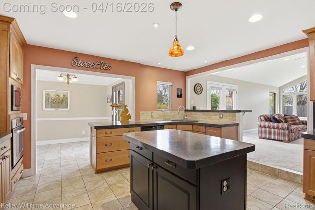 23632 Wesley Drive, Farmington, MI 48335