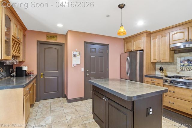 23632 Wesley Drive, Farmington, MI 48335