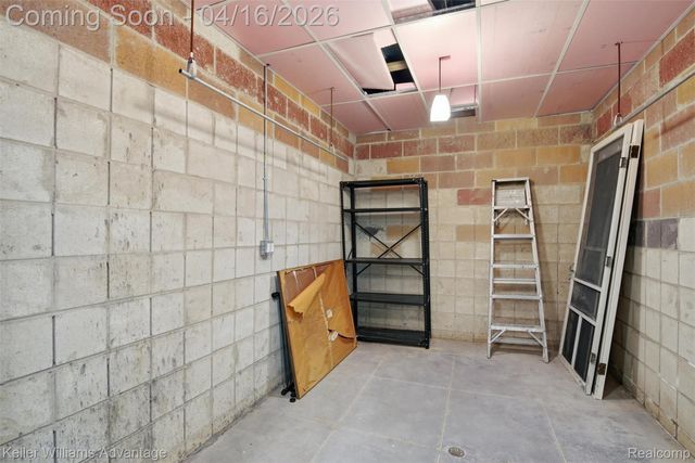 23632 Wesley Drive, Farmington, MI 48335