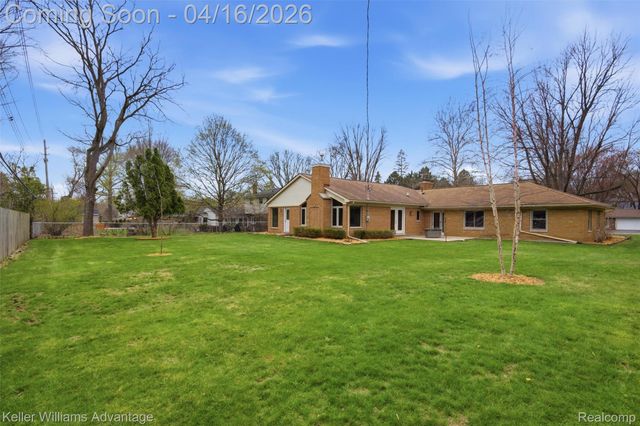 23632 Wesley Drive, Farmington, MI 48335