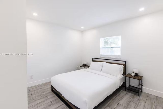 5841 NE 3rd Ave, Oakland Park, FL 33334