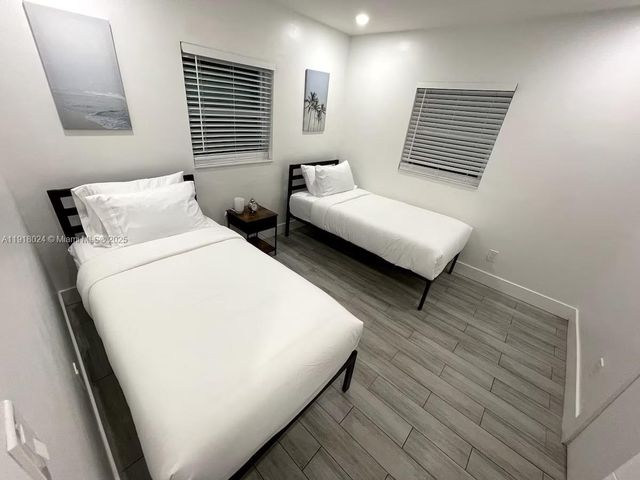 5841 NE 3rd Ave, Oakland Park, FL 33334